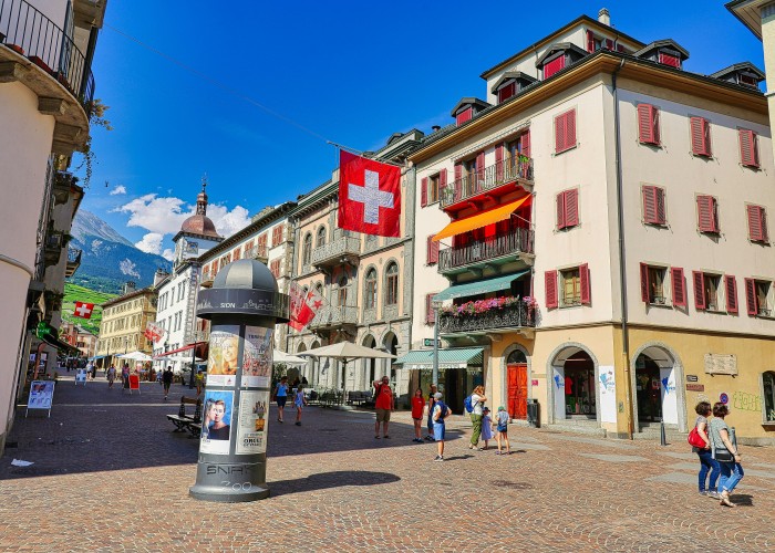 Switzerland as a Starting Point for Europe Tour: Pros & Cons