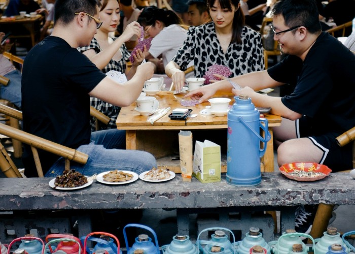 Dining in Switzerland: Restaurant Etiquette for Foreign Tourists