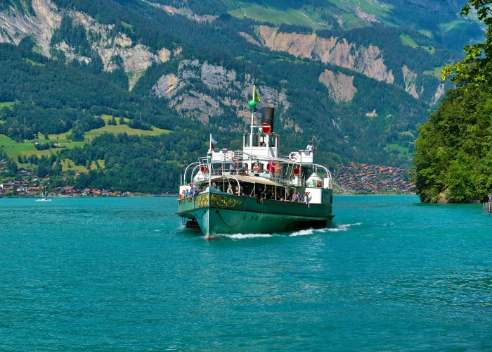 Prepaid Travel Cards vs Forex Cards for Switzerland Tourists