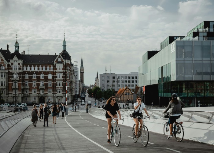 Best Bike Friendly Routes in Zurich for Tourists