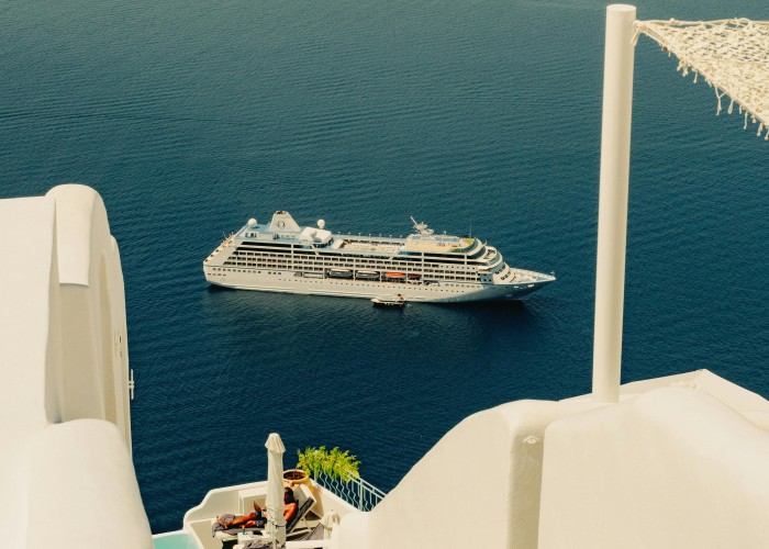 Best Luxury Honeymoon Destinations in Santorini