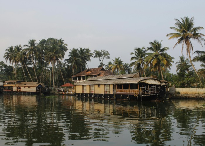 Kerala Backwaters Houseboat Tour: Complete Travel Guide