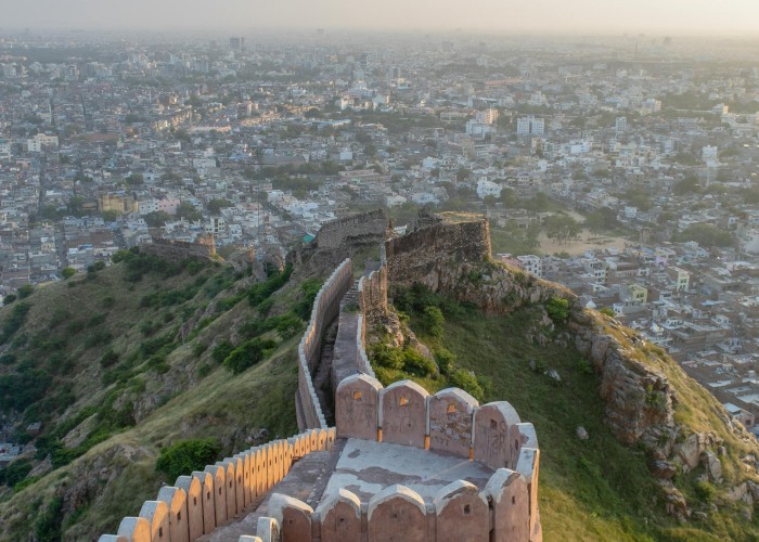 Ziplining in Neemrana Fort (Rajasthan), Tour & Trek: Complete Guide