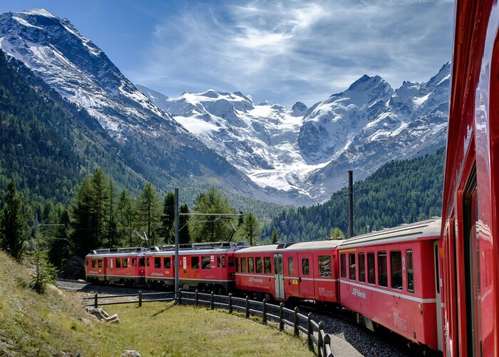 Luxury Train Journeys Around the World for Unforgettable Travel