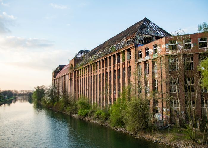 Ruhr Industrial Heritage Walking & Factory-to-City Cycle Circuits: Tour & Trek Guide