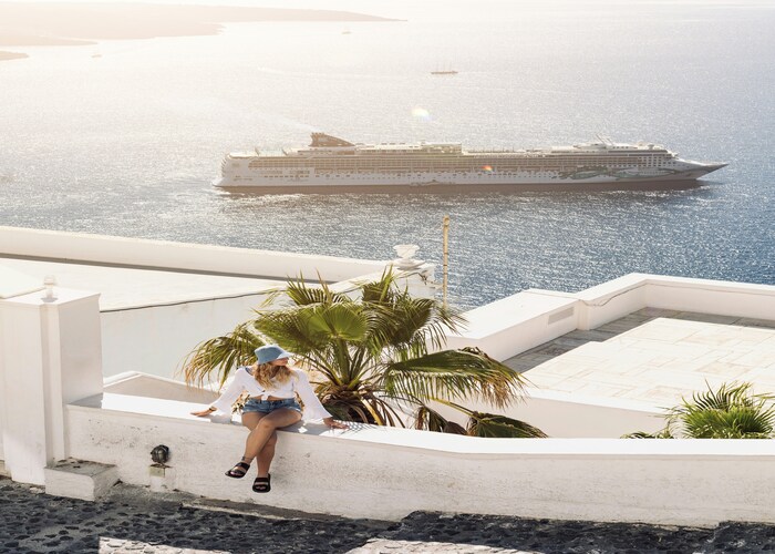 Top Romantic Hotels in Santorini: Where Love Meets the Aegean Magic