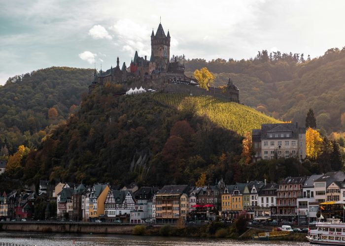 Mosselsteig Trail with Castle Views (Moselle Wine Region) – Tour & Trek Guide