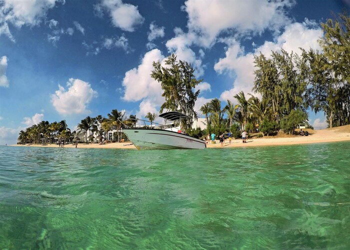 Escape to Paradise: A Complete Guide to Private Yacht Rental for Caribbean Vacations