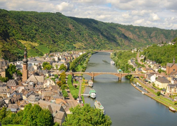 Klettersteig Calmont via Ferrous Iron Wine-Terrace Climb Overlooking Moselle: Tour & Trek Guide