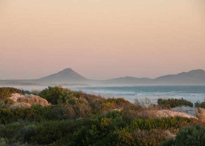 Western Australia & Coastal Routes: Tour & Trek Guide