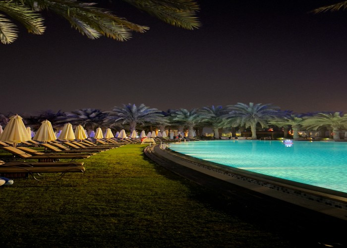 Luxury Desert Resorts in Dubai and Abu Dhabi: A World of Tranquility and Elegance