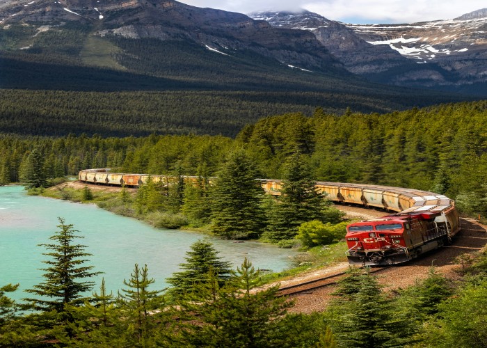 Glide Through Breathtaking Landscapes The Ultimate Guide to Luxury Train Journeys in Canada