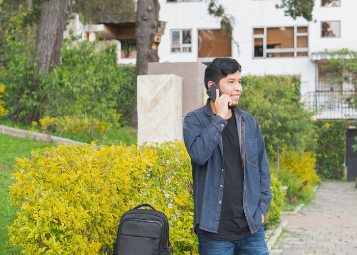 How to Avoid Roaming Charges While Traveling
