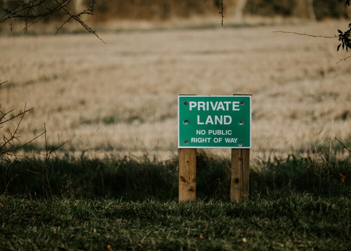 Buying Land Near Tourist Hotspots – Smart Opportunity or Long Term Vision