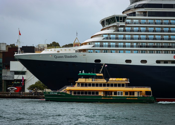 Private Yacht Cruises vs Luxury Cruise Ships