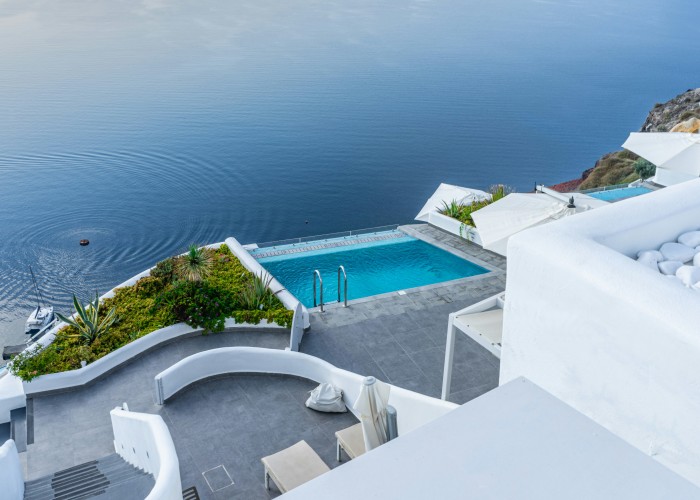 Private Villas In Santorini: A Truly Luxurious Way To Experience The Island