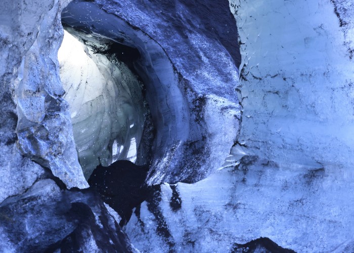 Explore Iceland’s Ice Caves: A Complete Guide to Frozen Adventures