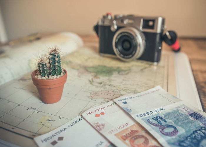 Comparing Premium vs Budget Travel Costs: How to Plan Your Trip Wisely [2026]