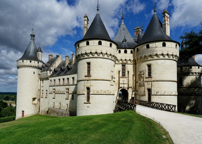 Live Like Royalty: Historical Castles Available for Rent Around the World