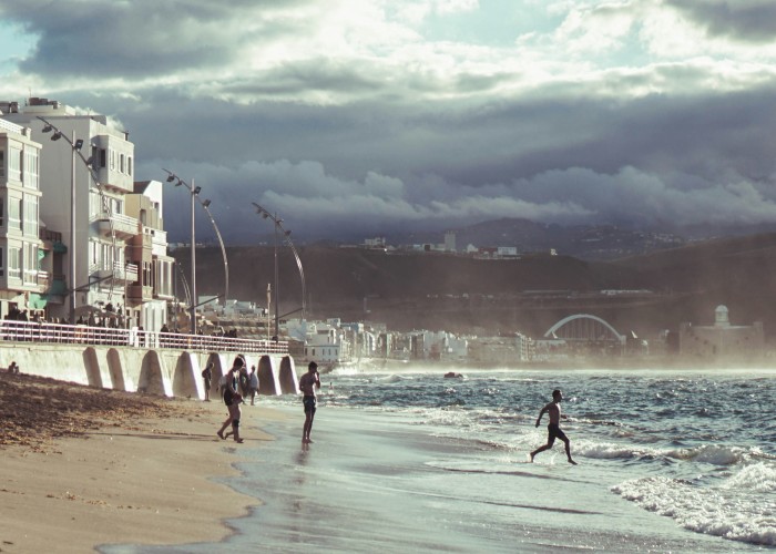 Work by the Waves Discover the Best Beach Cities with High Speed Internet for Remote Work