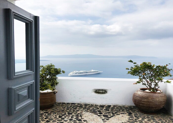 Santorini at Its Finest: Discover the Best Luxury Villas for a Dream Stay in Greece