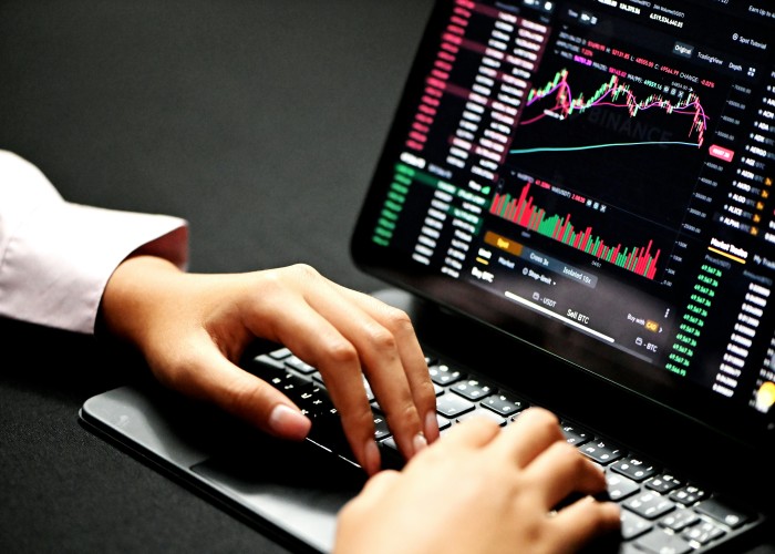 How to Buy Stocks Online: A Complete Beginner’s Guide