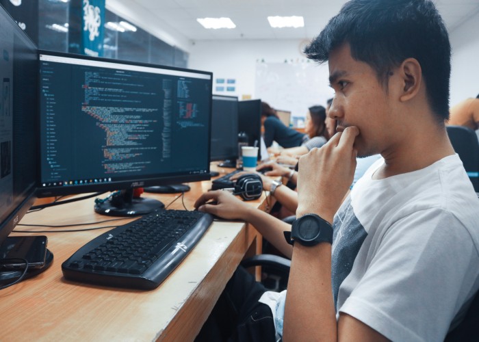 How to Become a Software Engineer After 12th: A Complete Student Guide
