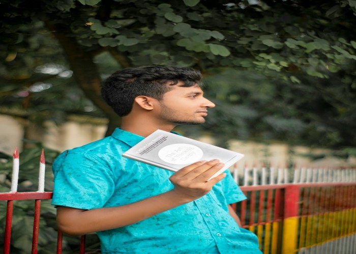 Spoken English Bangla Made Easy: The Complete Step by Step Guide to Speak English Fluently with Bangla Support