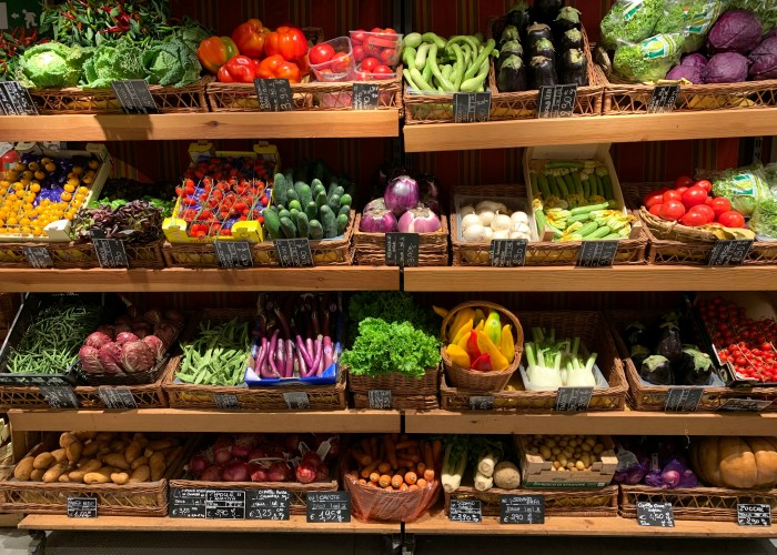 A Complete Guide About Best Platforms to Buy Fresh Vegetables Online & Offline Worldwide